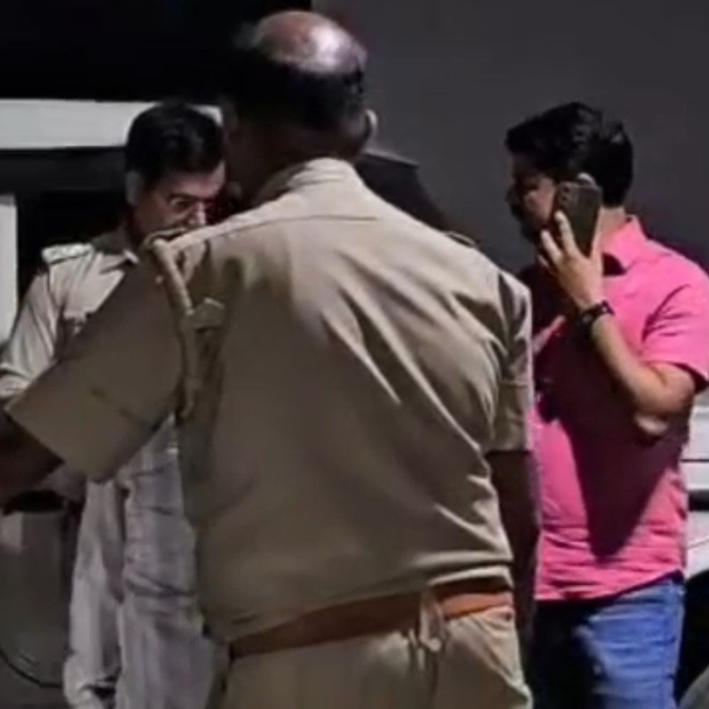 अयोध्या में अवैध शराब की बड़ी खेप पकड़ी:अकबरपुर से 10 पेटी देशी शराब बरामद, एक आरोपी गिरफ्तार