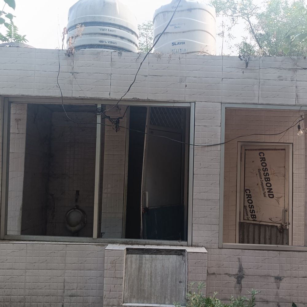 कंपनी गार्डन की दुर्दशा से नाराज मुजफ्फरनगर के लोग:सुबह टहलने वालों को परेशानी, शौचालय बंद, साफ-सफाई नहीं