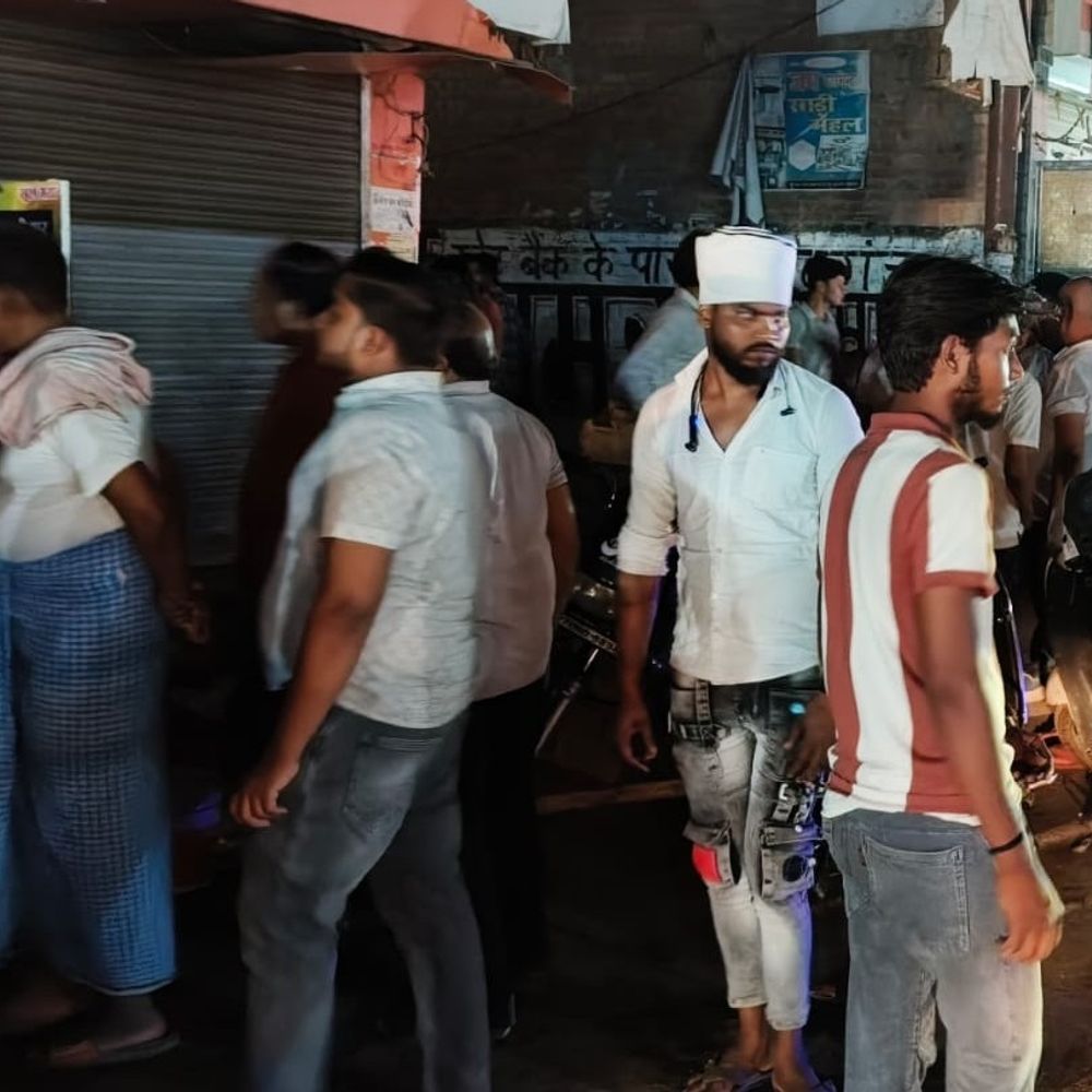 शार्ट सर्किट से मिठाई की दुकान में लगी आग:सामान जला, फायर ब्रिगेड ने आग पर पाया काबू