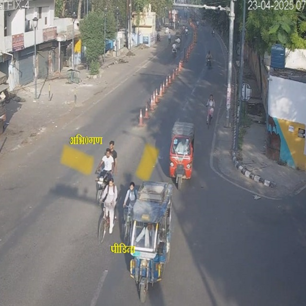 यू-ट्यूबर रोज करते थे नाबालिग छात्रा का पीछा और छेड़छाड़:अलीगढ़ में हुई थी तीन यू-ट्यूबरो की पिटाई, राजनीति गरमाने पर पुलिस ने जारी किए CCTV फुटेज