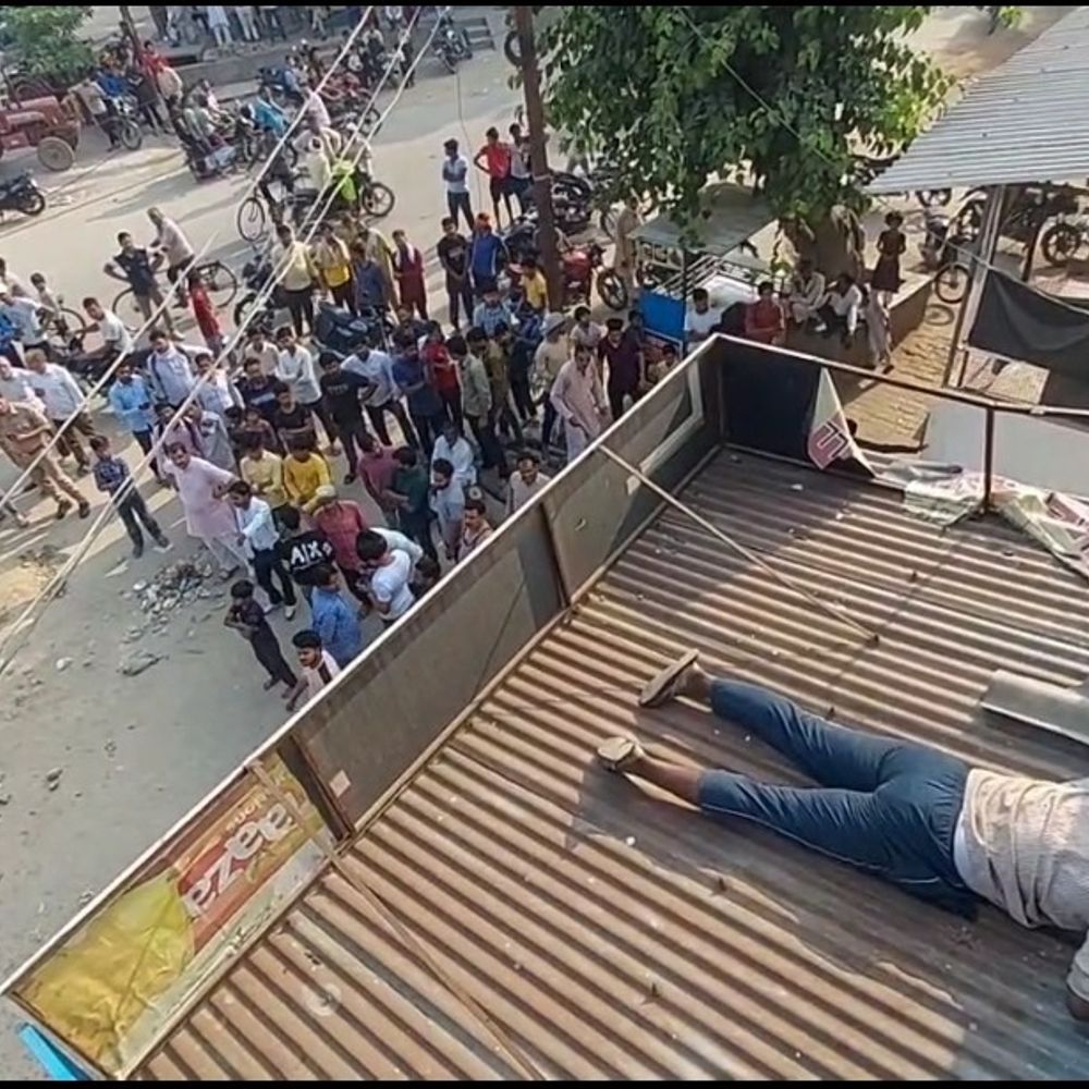 बिजली का तार जोड़ते समय दुकानदार की मौत:मुजफ्फरनगर में मिठाई दुकान मालिक को लगा करंट, मौके पर दम तोड़ा