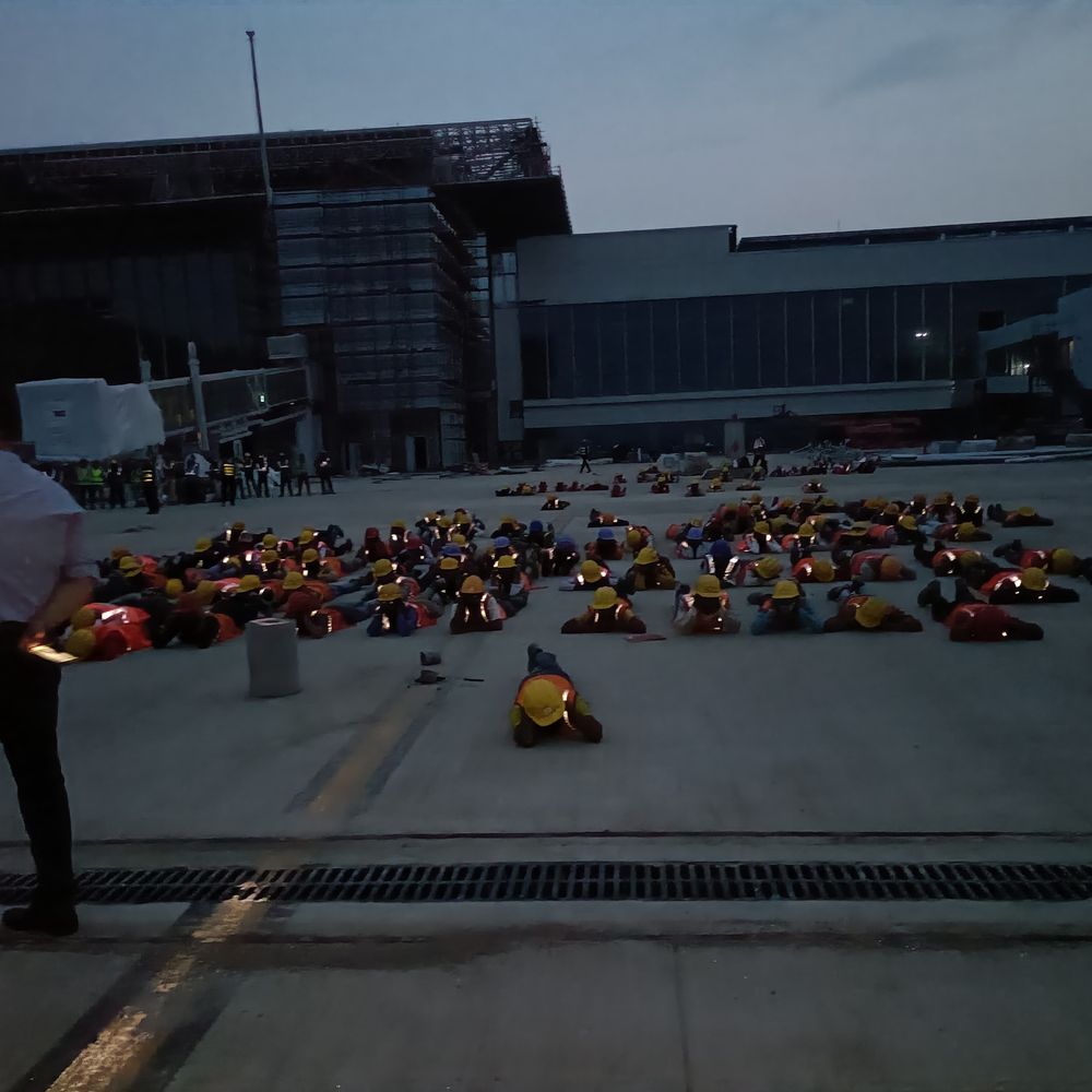 नोएडा इंटरनेशनल एयरपोर्ट पर आपात स्थिति की तैयारी:8 गांवों में ब्लैकआउट के साथ मॉक ड्रिल, पुलिस-प्रशासन ने परखी तैयारियां