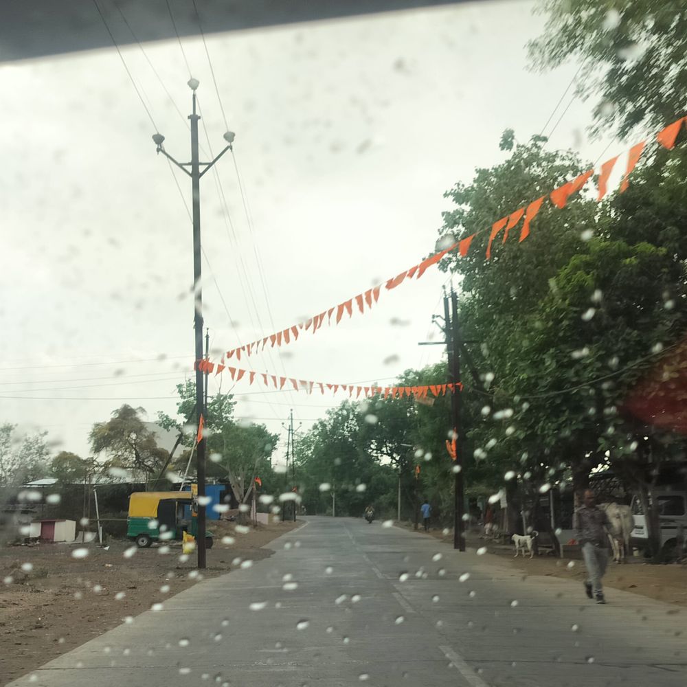 देवास में पांच दिन में 10 डिग्री गिरा तापमान:सुबह हल्की बूंदाबांदी, मौसम सुहाना; मौसम विशेषज्ञ बोले-अगले दो दिन ऐसा ही रहेगा
