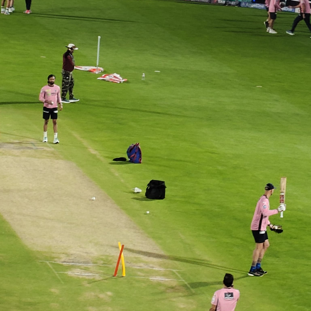 धर्मशाला में IPL मैच में टीम मैदान में पहुंची:बी प्राक की परफॉर्मेंस, पहलगांव में मारे गए लोगों को श्रद्धांजलि, कमांडो तैनात; पंजाब-दिल्ली का मैच