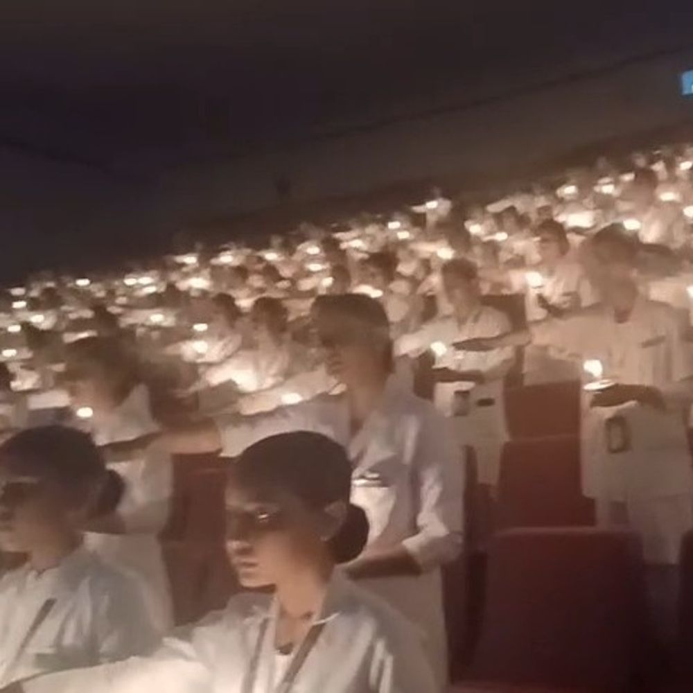 यूपीयूएमएस में नर्सिंग छात्रों ने ली सेवा की शपथ:लैंप लाइटिंग समारोह में फ्लोरेंस नाइटिंगेल को श्रद्धांजलि, मेधावी छात्रों को सम्मानित किया