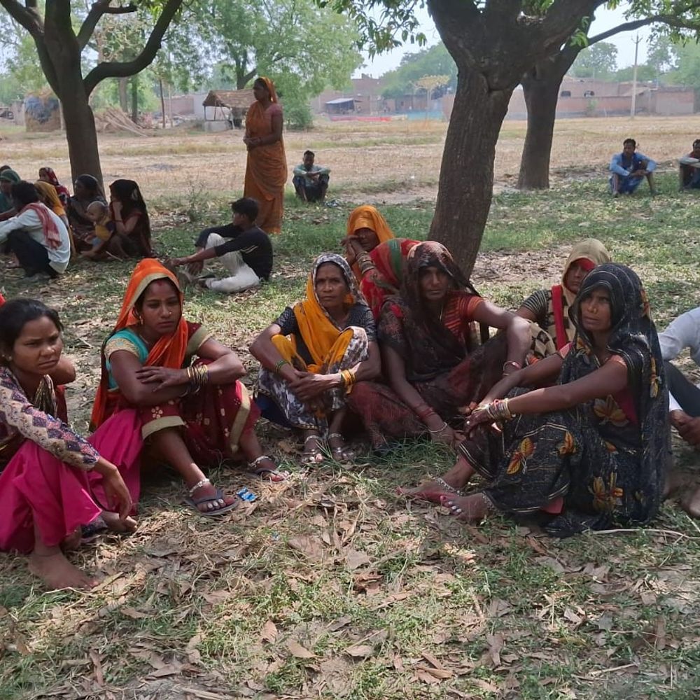बहन की शादी के दिन युवक ने लगाई फांसी:हरदोई में आम के बाग में मिला शव, शादी से था नाराज