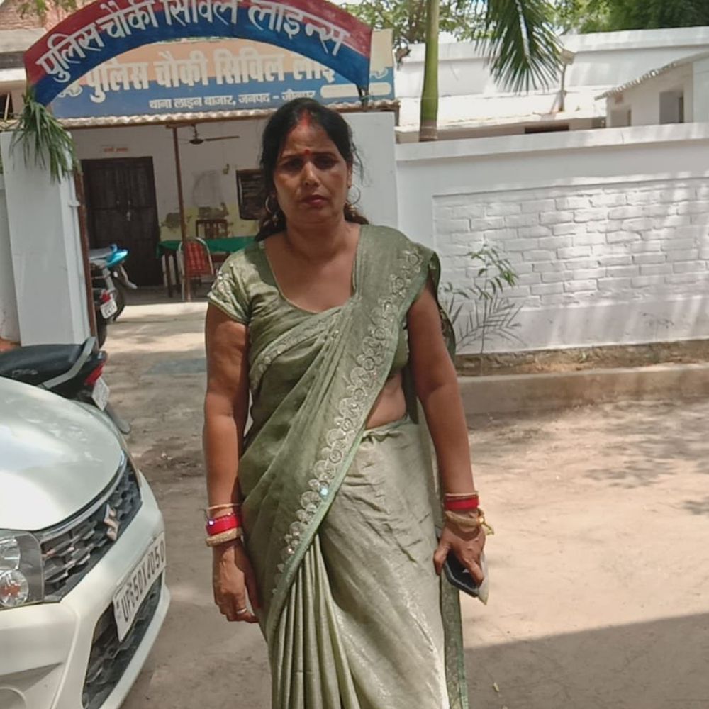 आजमगढ़ की महिला से जौनपुर में चेन स्नैचिंग:कचहरी गेट पर रिक्शा में सवार दो महिलाओं ने छीनी सोने की चेन