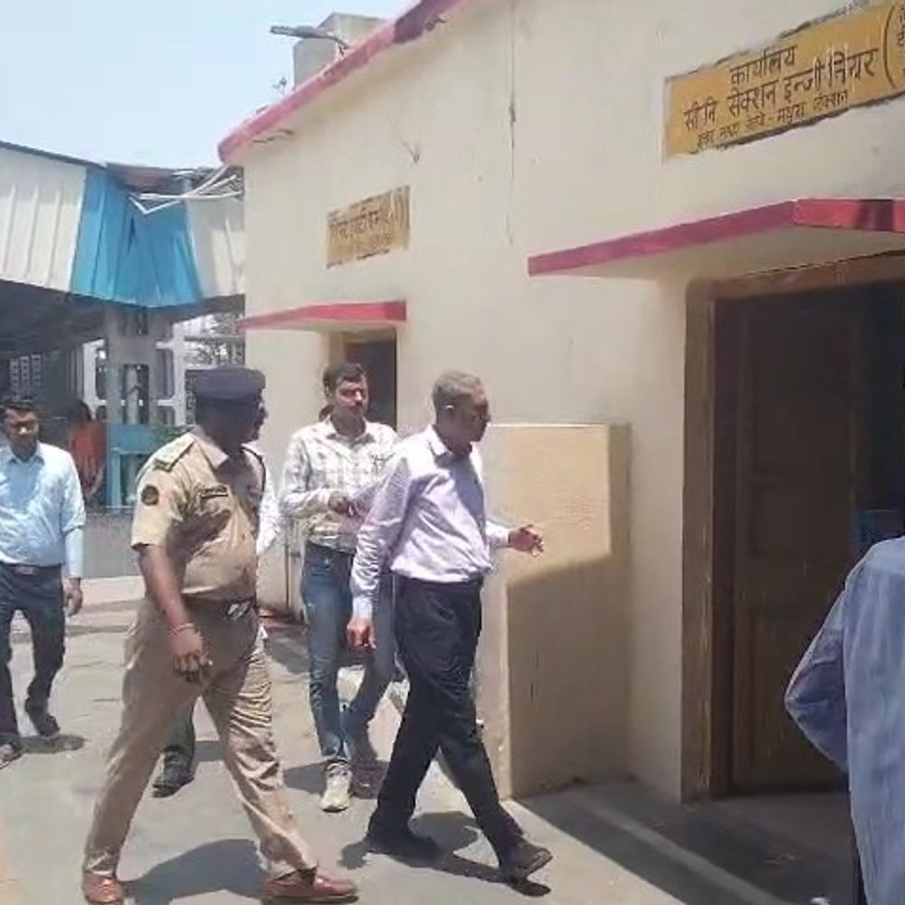 एडीआरएम ने मथुरा जंक्शन का किया निरीक्षण:सुरक्षा और सफाई को लेकर दिए निर्देश