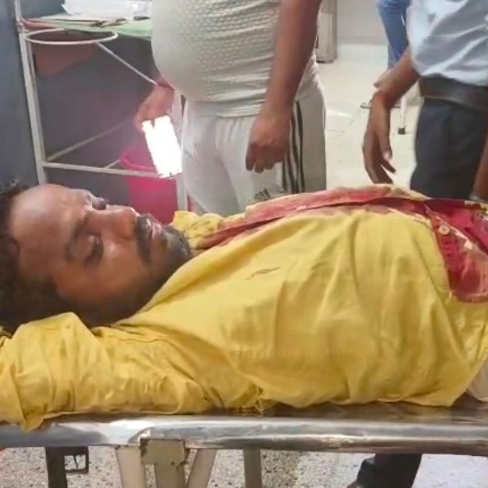 खेत से निकलने के विवाद में लाठी-डंडे से हमला:दो पक्षों के बीच मारपीट, एक युवक गंभीर घायल, तहरीर
