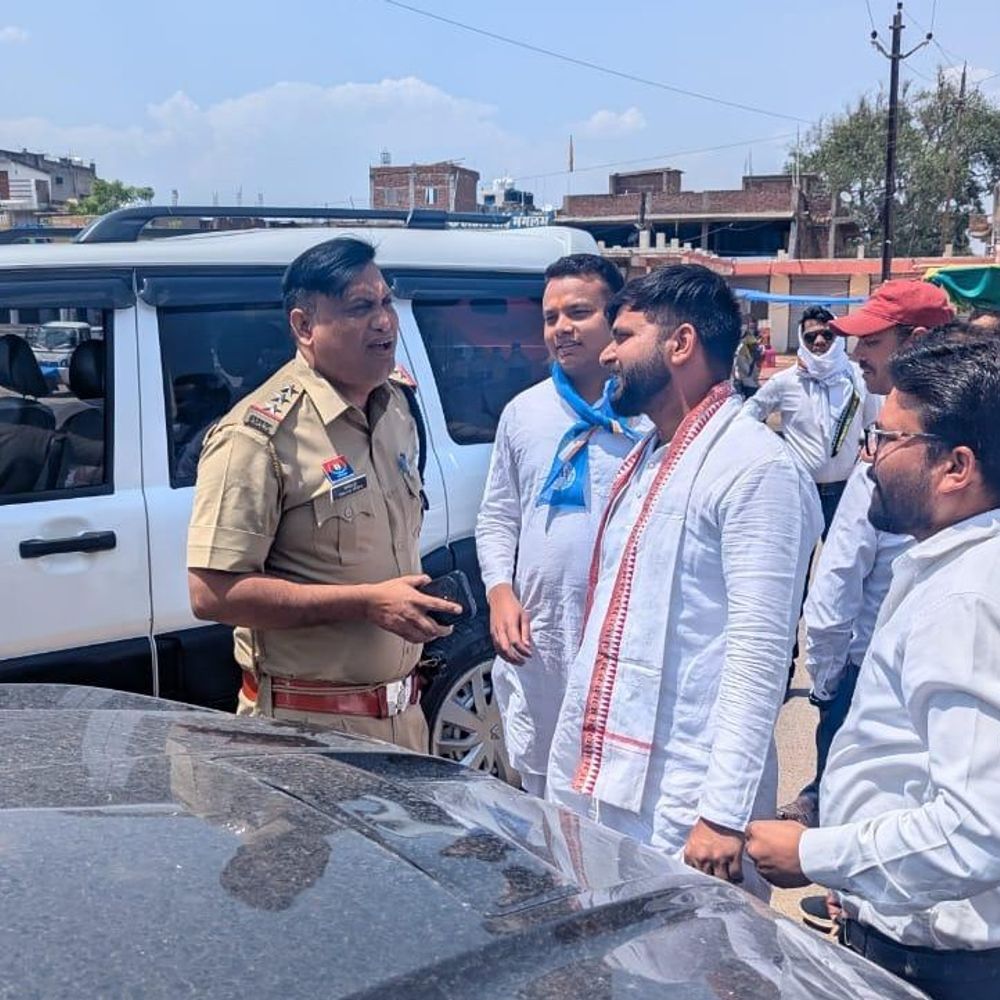 मुख्यमंत्री के दौरे पर प्रदर्शन की तैयारी:सूरजपुर में NSUI कार्यकर्ताओं को बीच रास्ते में रोका; हिरासत में लेकर पूछताछ