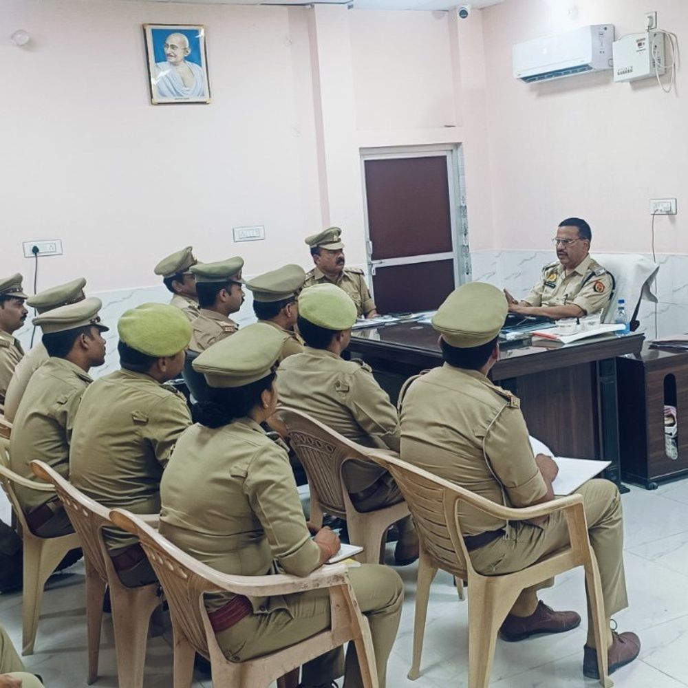 कानपुर दक्षिण पुलिस उपायुक्त ने किया निरीक्षण:विवेचकों को समय सीमा में जांच पूरी करने और गुणवत्तापूर्ण कार्य के दिए निर्देश