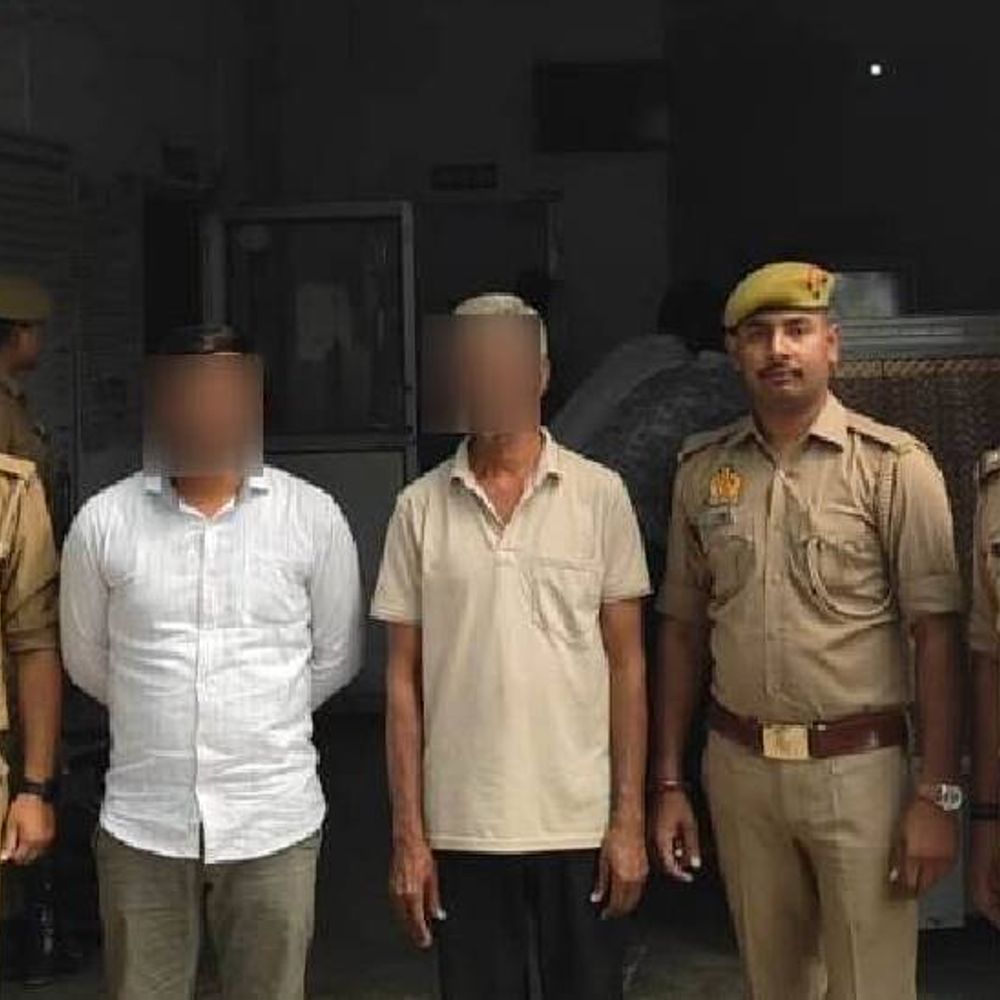 लखनऊ में पोस्ट ऑफिस में गबन करने वाले गिरफ्तार:उप डाकपाल के साथ खाता धारकों के 60 लाख रुपए ठगे, जांच में खुलासा