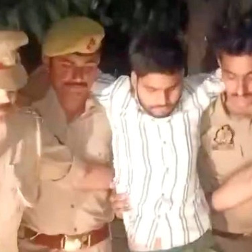 ऑटो लूट का आरोपी मुठभेड़ में गिरफ्तार:पैर में गोली लगी, डेढ़ दर्जन मामलों में था वांछित; ई-रिक्शा के पार्ट्स बरामद