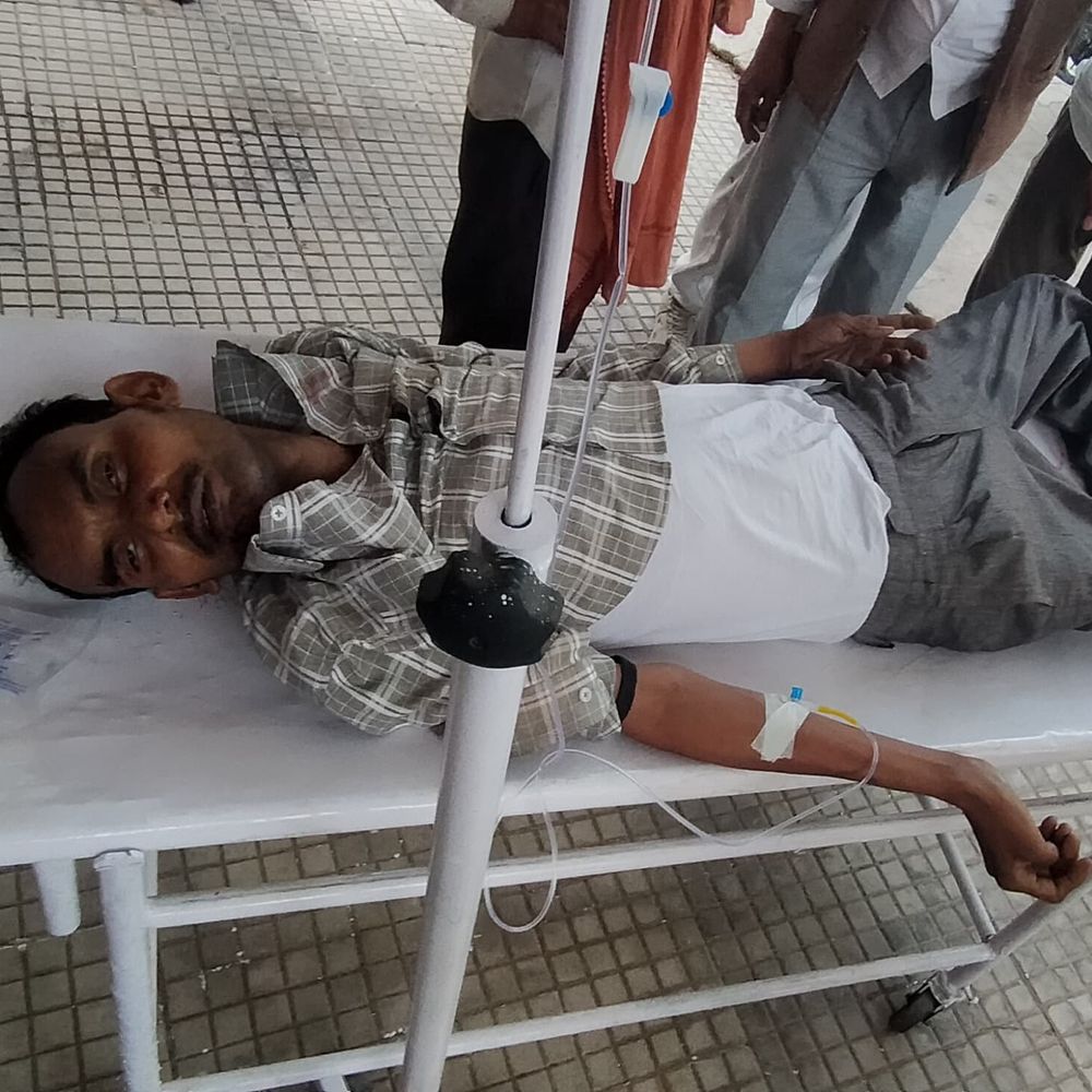 मारुति वैन और ट्रैक्टर की टक्कर में पिता की मौत:महोबा में बेटा घायल, घर लौटते समय हुआ हादसा; ट्रैक्टर चालक फरार