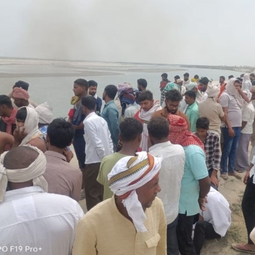 अंबेडकरनगर में दो किशोरों की नदी में डूबने से मौत:दोनों साथ में नहाने गए थे, एक साथ हुआ अंतिम संस्कार