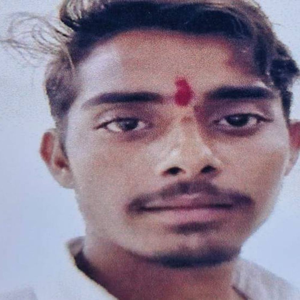 पिता ने थाने में पकड़वाया…फिर लापता बेटे की लाश मिली:झांसी में पुलिस ने एक्सीडेंट बताया, मां बोली- उसे गांव के युवक ने मार डाला