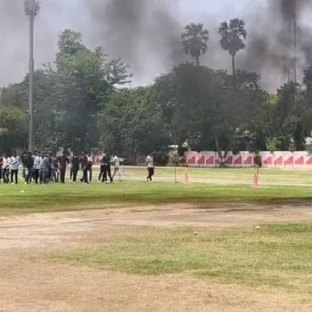 पुलिस लाइन में हुई बलवा नियंत्रण ड्रिल:बलवाई बने पुलिस कर्मियों ने की आगजनी, पुलिस ने छोड़े आंसू गैस के गोले