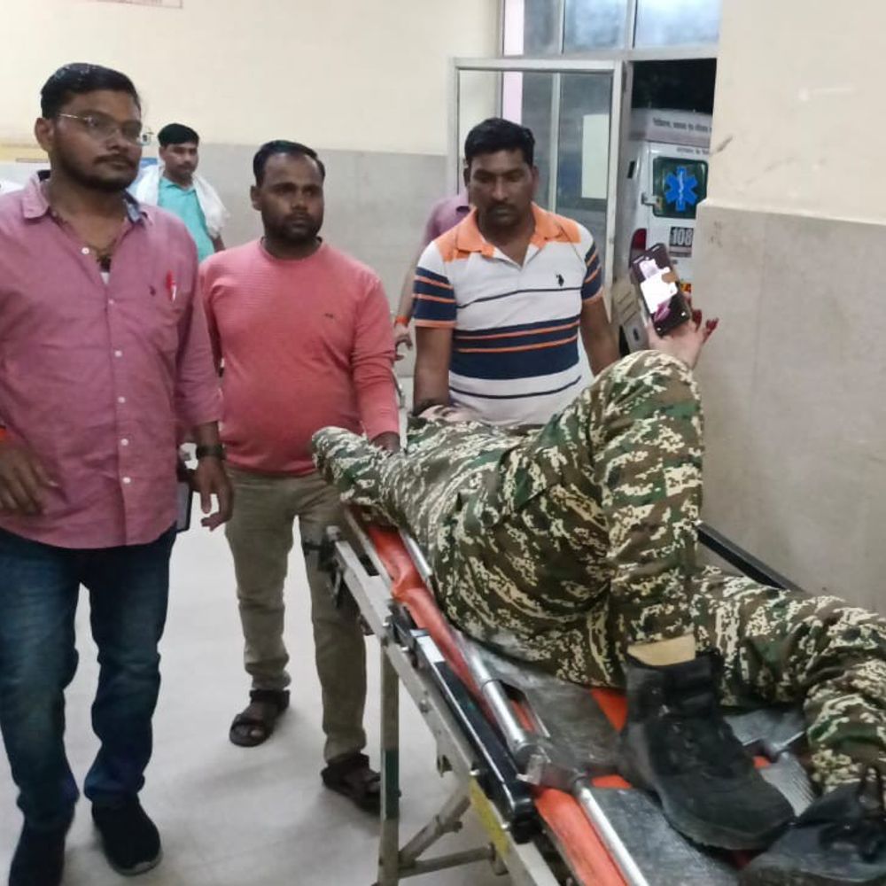CRPF जवान की कार से टक्कर, एक पैर टूटा:छुट्टी पर आए थे, बॉर्डर पर तनाव के कारण ड्यूटी पर बुलाया गया था