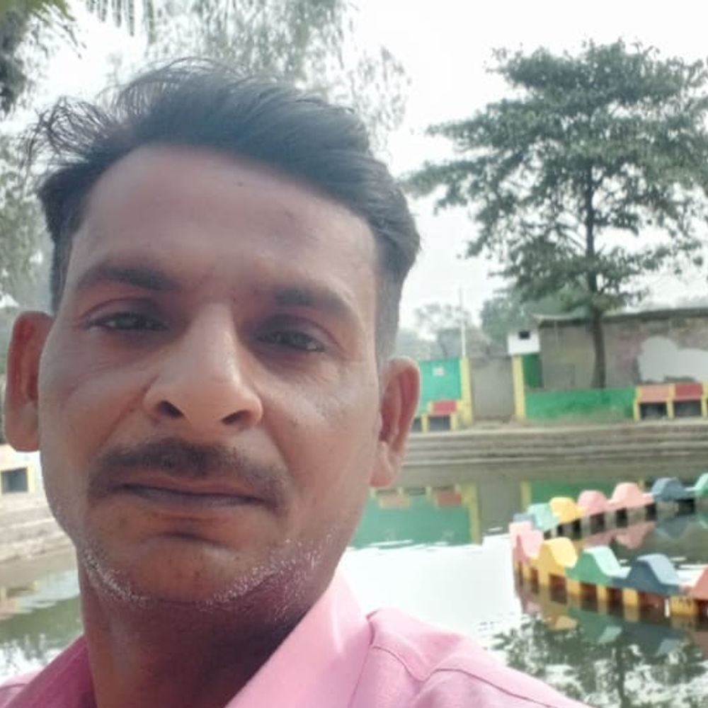 रहीमाबाद में अज्ञात वाहन ने बाइक को मारी टक्कर:अधेड़ किसान की बलरामपुर अस्पताल में मौत, घटनास्थल पर पहुंची पुलिस