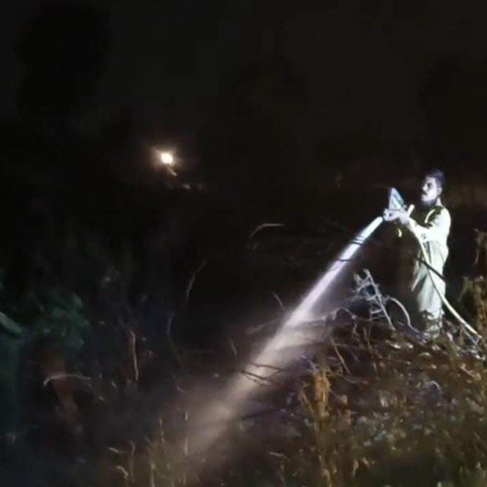 बागपत में कूड़े के ढेर में लगी आग:डुंडहेडा औद्योगिक क्षेत्र के पास धुआं देख लोगों में मची अफरा-तफरी