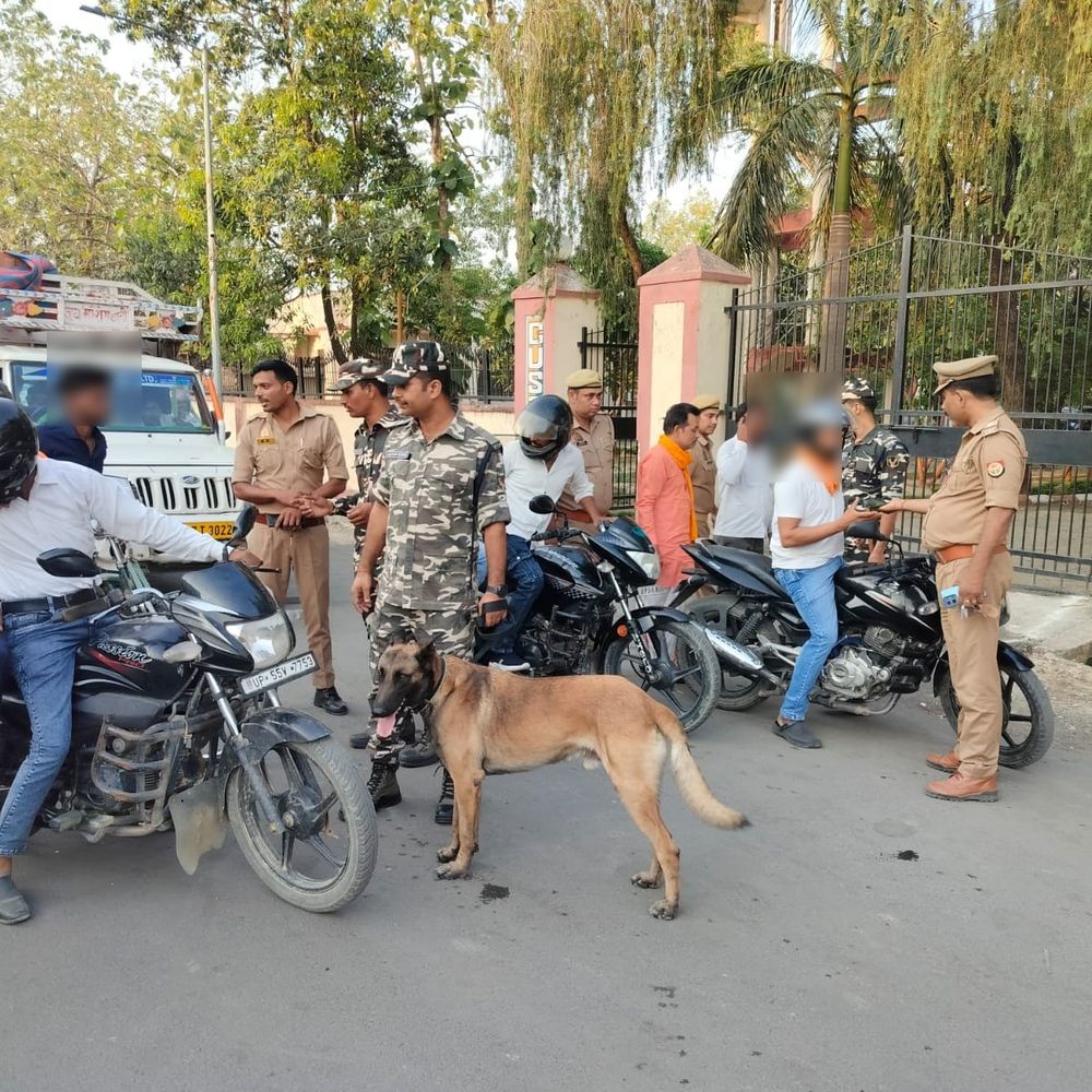 इंडो-नेपाल बॉर्डर पर सुरक्षा बढ़ी:पुलिस, एसएसबी और पीएसी की संयुक्त टीम ने किया रूट मार्च
