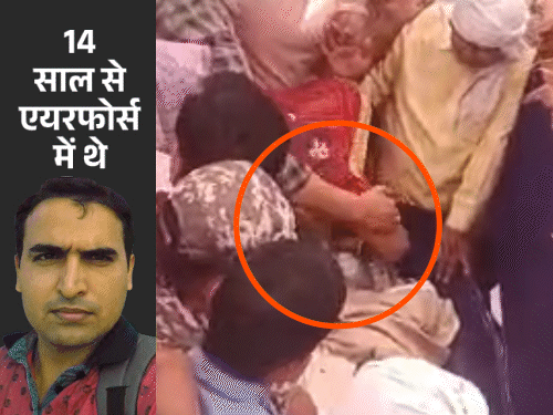 झुंझुनूं में पत्नी ने रोते हुए शहीद पति का गाल-थपथपाया:चेहरे पर ढके प्लास्टिक को फाड़कर उठाने की कोशिश, पाकिस्तानी अटैक में गई थी जान