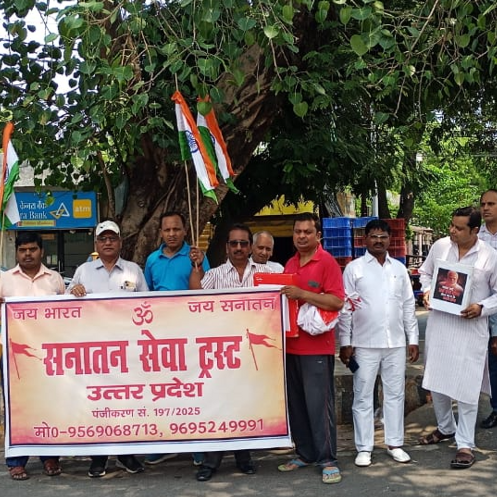 व्यापारियों और सनातन सेवा ट्रस्ट ने सेना का हौसला बढ़ाया:लखनऊ में पाकिस्तान मुर्दाबाद के लगे नारे, राजेंद्र दुबे बोले- सेना के साथ पूरा देश