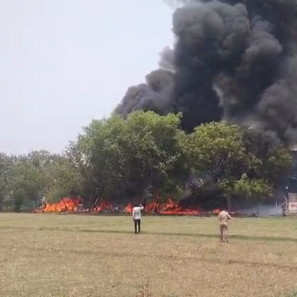 गाजियाबाद की झुग्गी झोपड़ियों में लगी आग:मधुबन बापूधाम स्थित सदरपुर में झोपड़ियों में रह रहे हैं लोग