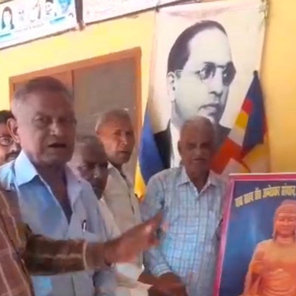 बलिया में बुद्ध पूर्णिमा पर विशेष कार्यक्रम:भगवान बुद्ध की जयंती पर लोगों ने किया पूजन-अर्चन, बुद्ध के विचारों को आत्मसात करने का लिया संकल्प