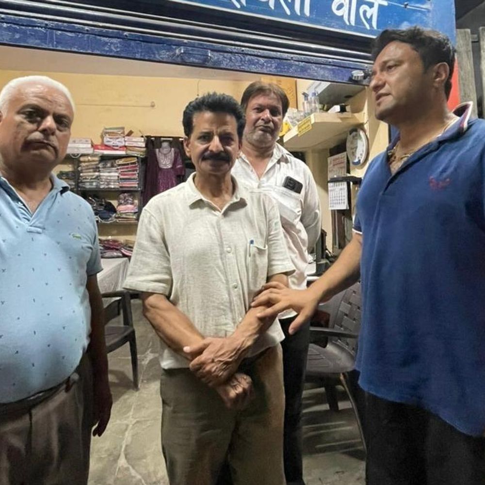 मेरठ में रिटायर्ड अधिकारी से मोबाइल लूट:पुलिस ने मुकदमा दर्ज करने में की देरी, भाजपा कार्यकर्ताओं के विरोध के बाद कार्रवाई