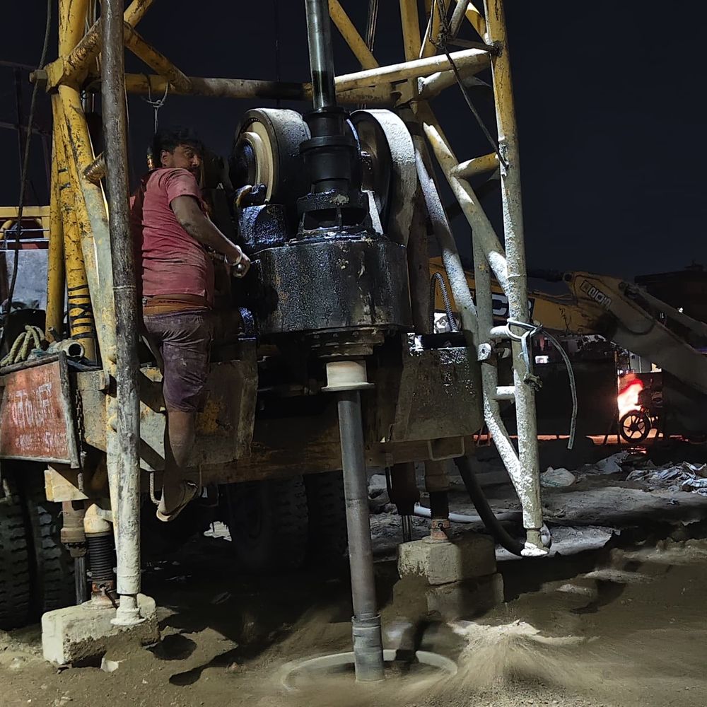 उन्नाव में सरैयां आरओबी का काम तेज:मरहला चौराहे पर दिन-रात चल रहा पिलर निर्माण, अगस्त तक तीन पिलर बनेंगे