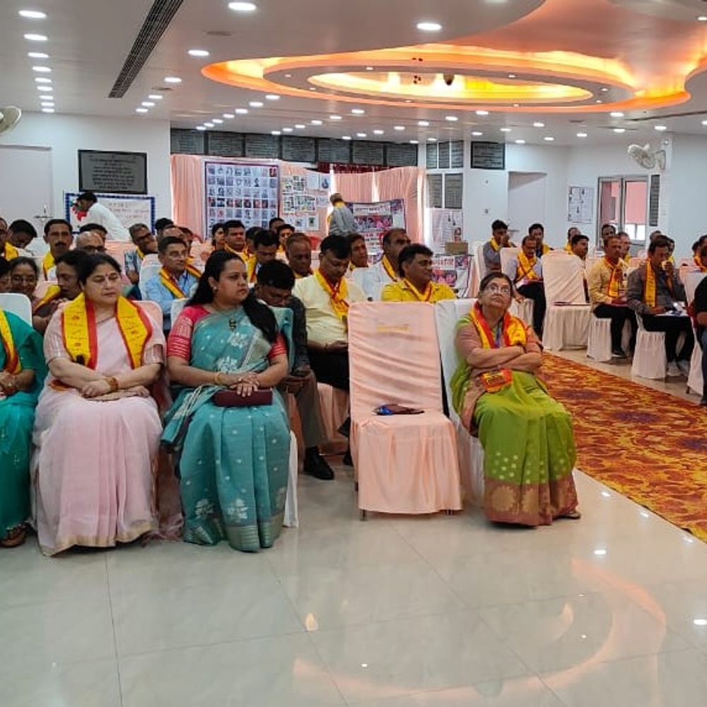 माहेश्वरी समाज की बैठक में 35 जिलों के प्रतिनिधि जुटे:लखनऊ में मिशन IAS समेत कई योजनाओं पर हुई चर्चा, जनवरी में जोधपुर में होगा अंतरराष्ट्रीय महाधिवेशन