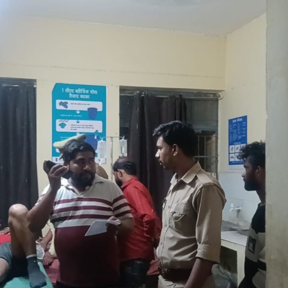 दो बाइकों की टक्कर में युवक की मौत:औरैया में बाजार जाते समय हादसा, पत्नी और 4 साल का बेटा घायल