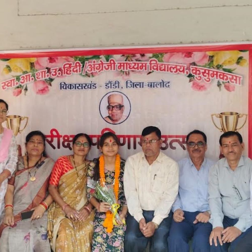 12वीं की मेरिट लिस्ट में आने वाली छात्रा ग्रेसी साहू को किया सम्मानित