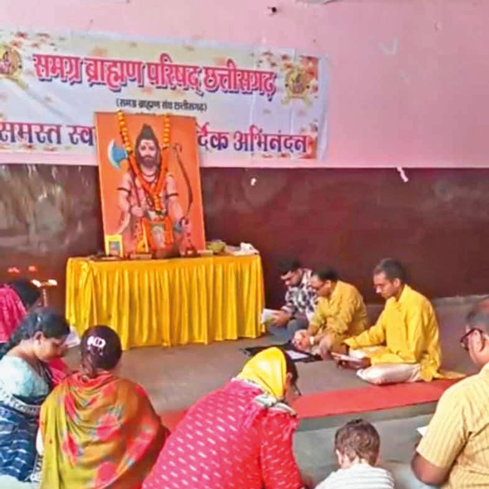 महामाया मंदिर में वीर सैनिकों के विजय के लिए सुंदरकांड पाठ और हवन किया