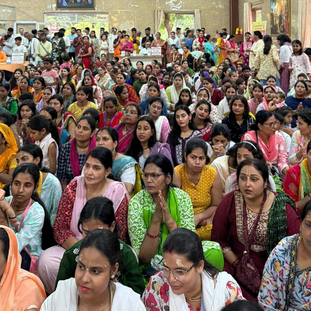 नृसिंह चतुर्दशी पर इस्कॉन मंदिर में उमड़े श्रद्धालु:अभिषेक, पुष्पांजलि और हरिनाम संकीर्तन के बीच भक्तिमय माहौल