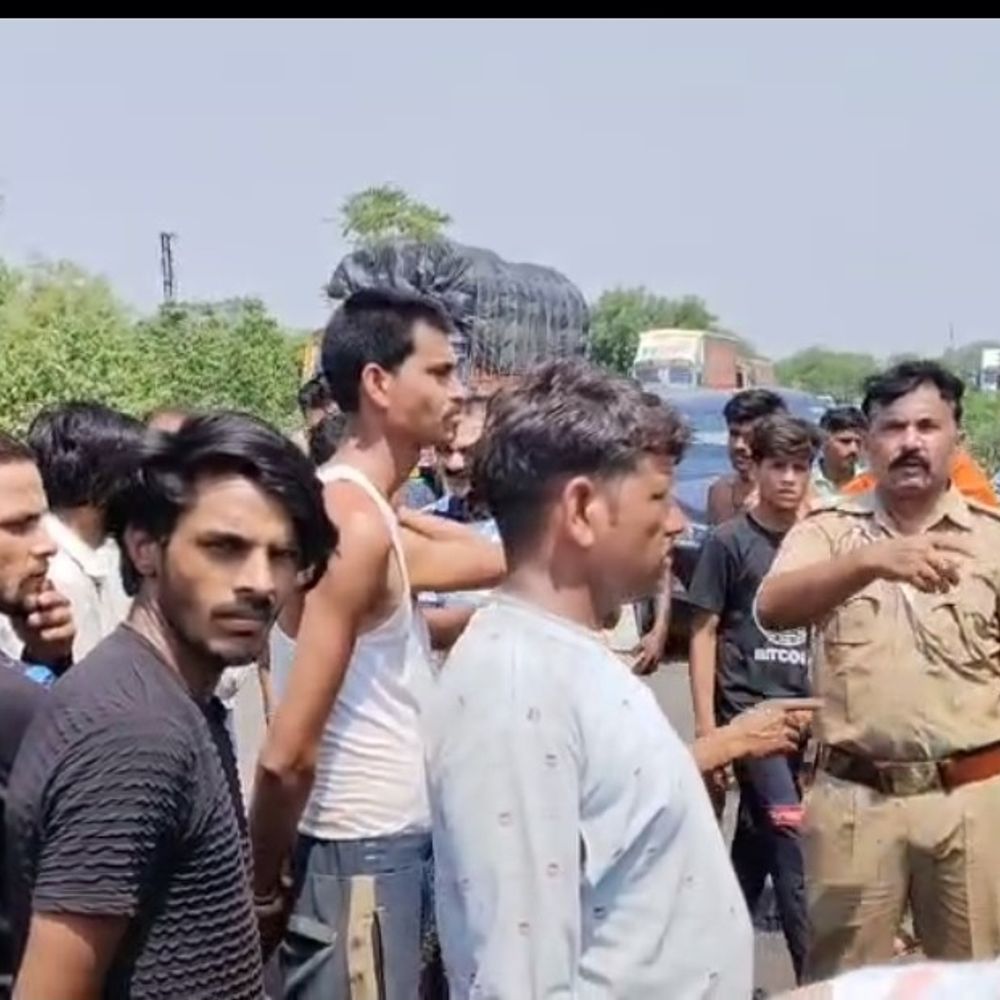 हाईवे जाम करने पर 4 नामजद समेत 39 पर FIR:ललितपुर में किशोरी को वाहन ने मारी थी टक्कर, जिसके बाद ग्रामीणों ने लगाया जाम