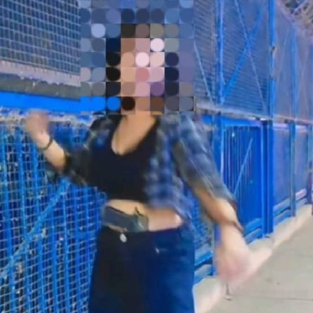 कनपटी पर पिस्टल लगा युवती ने बनाई रील:बैकग्राउंड में दबदबा था, दबदबा है गाने पर बनाई रील, युवती पर पहले दर्ज हो चुकी है FIR