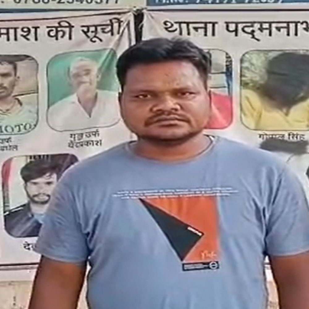 जेल में बंद कैदियों को काजू-बादाम पहुंचाता था:दुर्ग में VIP सुविधा के नाम परिजनों से पैसे लेता, नहीं देने पर प्रताड़ित करता; गिरफ्तार