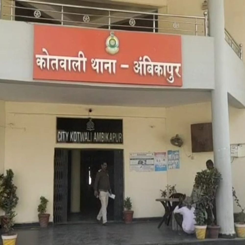 नौकरी लगाने का झांसा दे छात्रा से 12 लाख ठगे:कृषि विभाग का अधिकारी बता युवती ने की ठगी, नौकरी नहीं मिलने पर की FIR