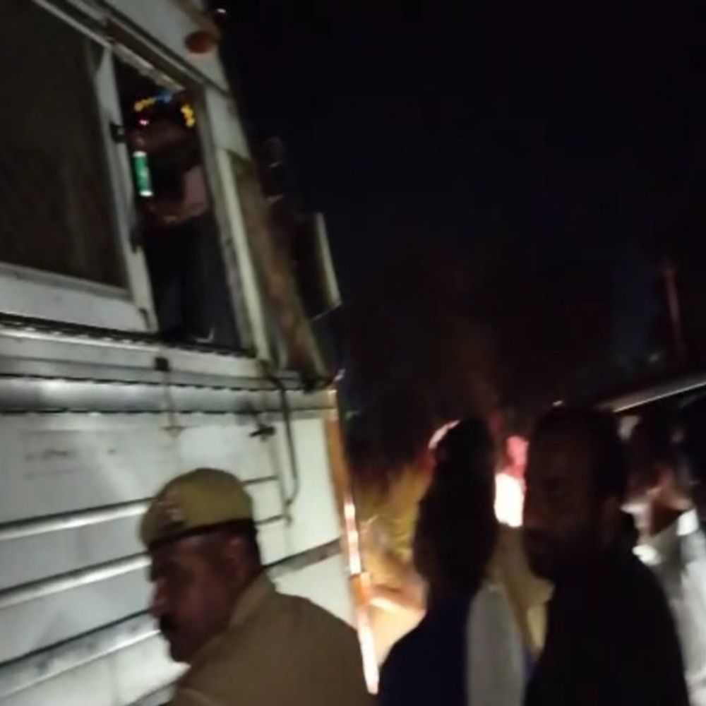 विधायक के काफिले पर ट्रक चालक का हमला:वाहन को टक्कर मारी, 20-25 लोगों के साथ पीछा किया, पुलिस के आने पर भागे