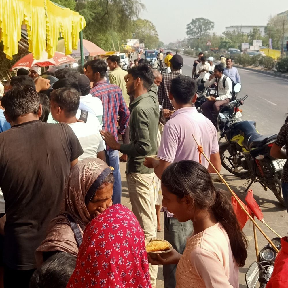 लखनऊ में ज्येष्ठ मास का पहला मंगलवार धूमधाम से मनाया:बीकेटी क्षेत्र में कई जगह भंडारे का आयोजन हुआ