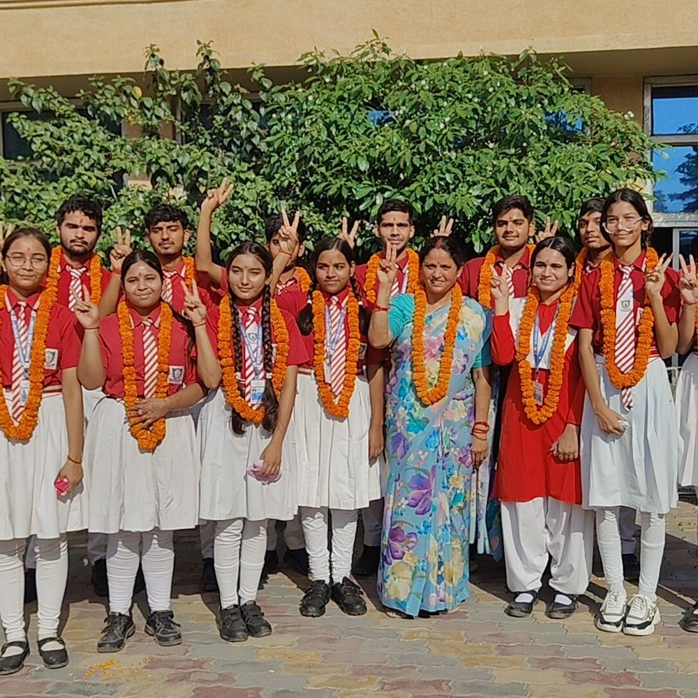 CBSE बोर्ड 10वीं-12वीं का रिजल्ट जारी:ब्लूमिंग बड्स स्कूल के छात्रों ने 12वीं में 98.20% और 10वीं में 98.60% अंक प्राप्त किए