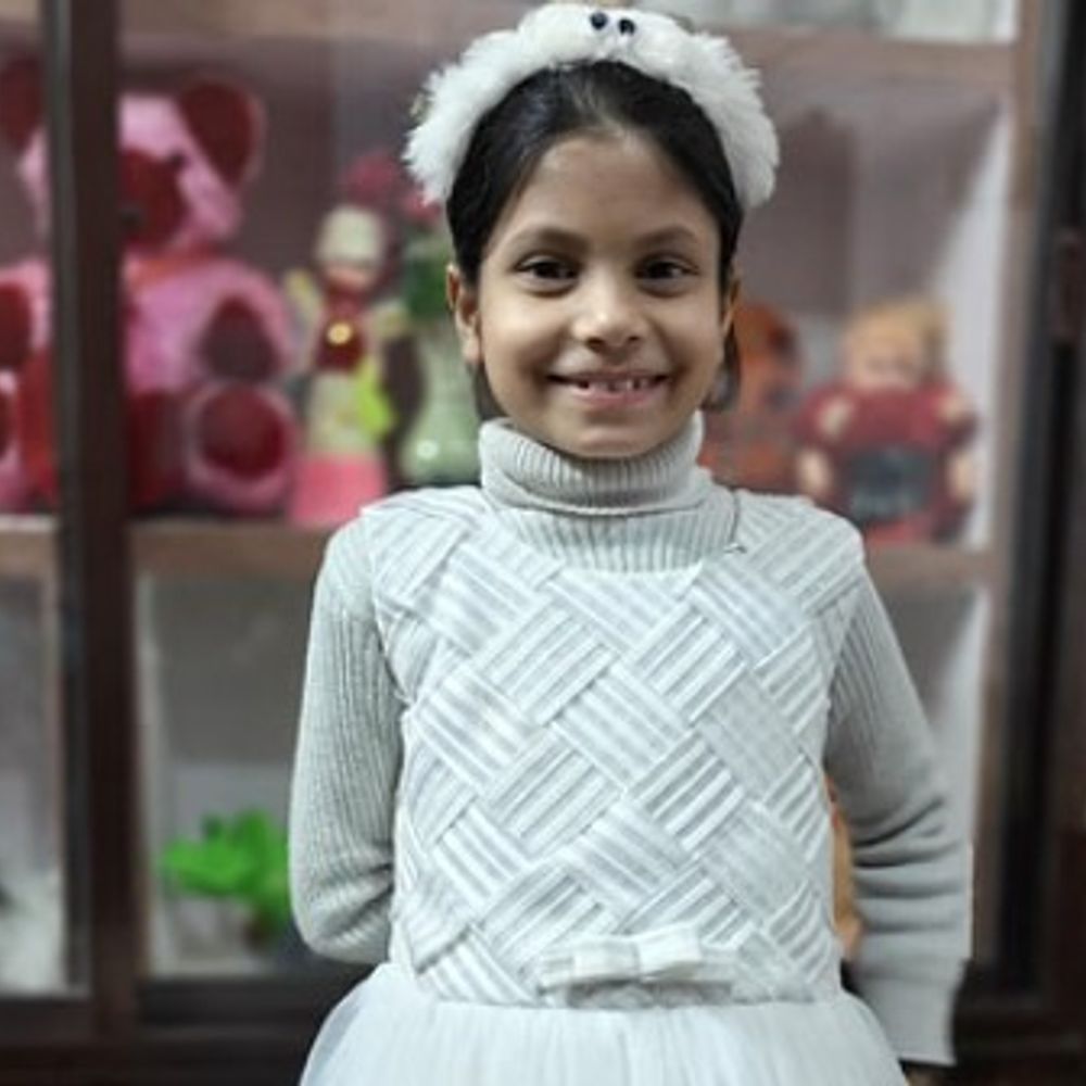 मथुरा में तेज रफ्तार बाइक ने ली बच्ची की जान:सड़क पार करते समय हुआ हादसा, ड्राइवर बाइक छोड़कर फरार