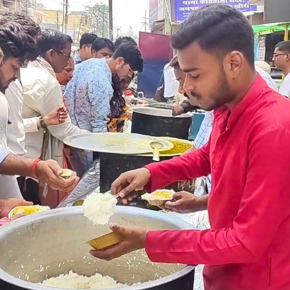 ज्येष्ठ माह का पहला मंगलवार:लखीमपुर खीरी के हनुमान मंदिरों में भक्तों की भीड़, कई जगह भंडारे कराए गए