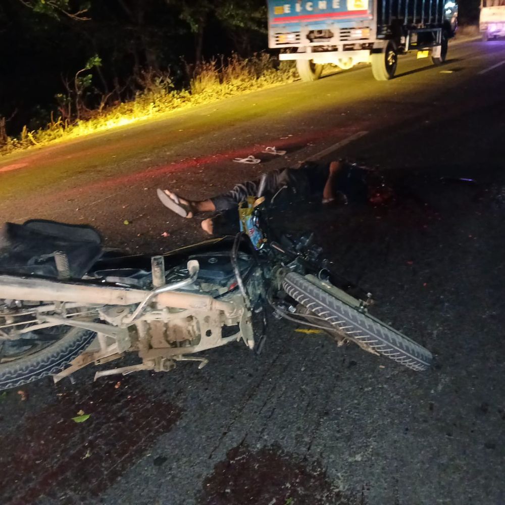 तेज रफ्तार वाहन की टक्कर से बाइक सवार की मौत:बदायूं में सड़क हादसा, साथी गंभीर घायल, अस्पताल में भर्ती