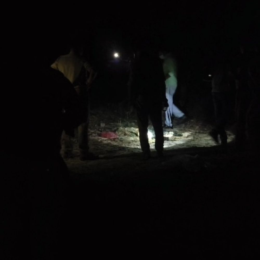 कुएं में मिला डेढ़ माह पुराना शव:महराजगंज के नायरा पेट्रोल पंप के पास हुआ बरामद, पहचान में जुटी पुलिस