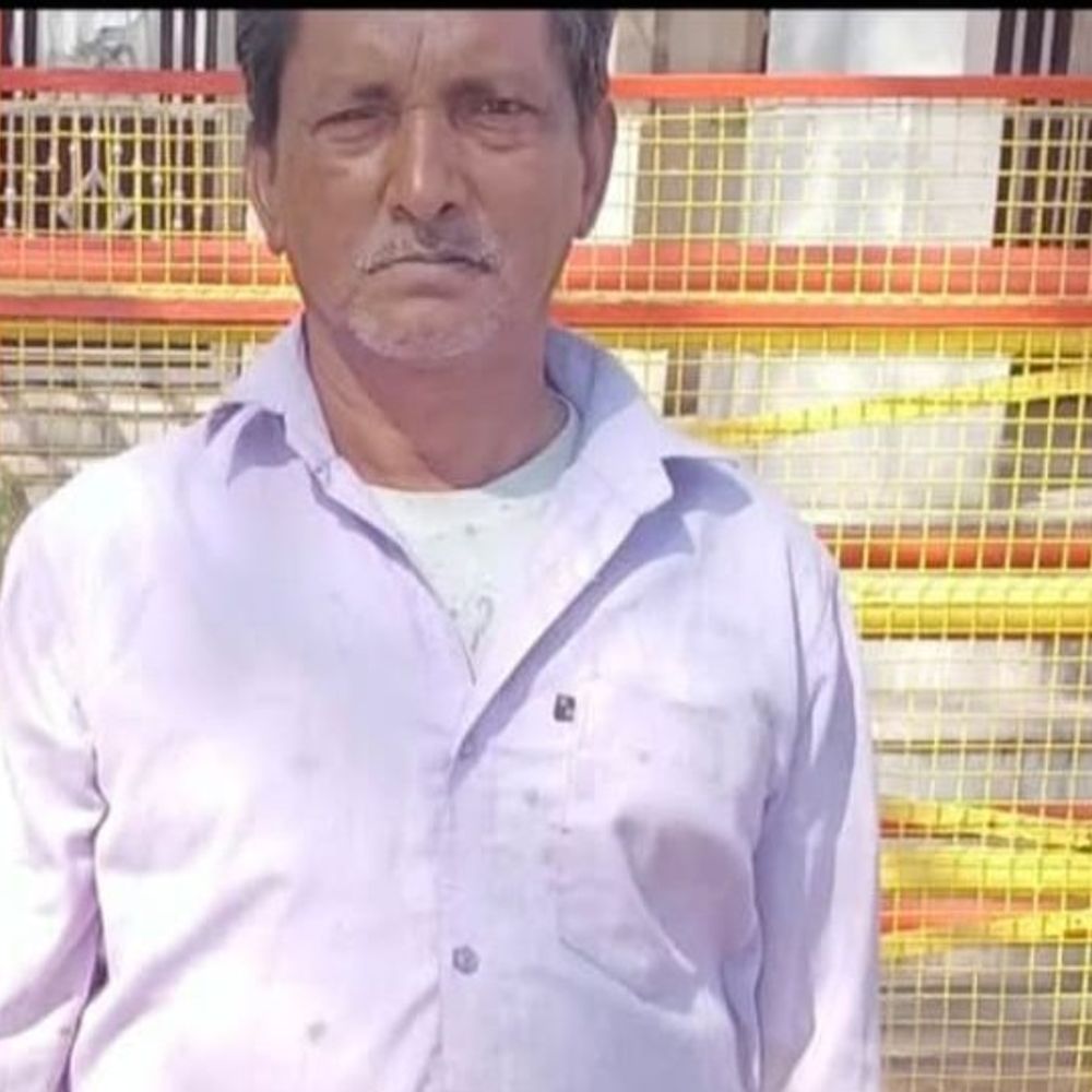 श्रावस्ती में कार ने बाइक को मारी टक्कर:पति ने इलाज के दौरान तोड़ा दम, पत्नी और एक राहगीर महिला घायल