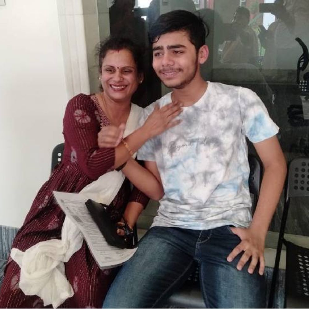 कानपुर में हाई स्कूल में आधार खरे ने किया टॉप:बोले-सोशल मीडिया से रहा दूर, 99.2% हासिल किया अब सॉफ्टवेयर इंजीनियर बनना है