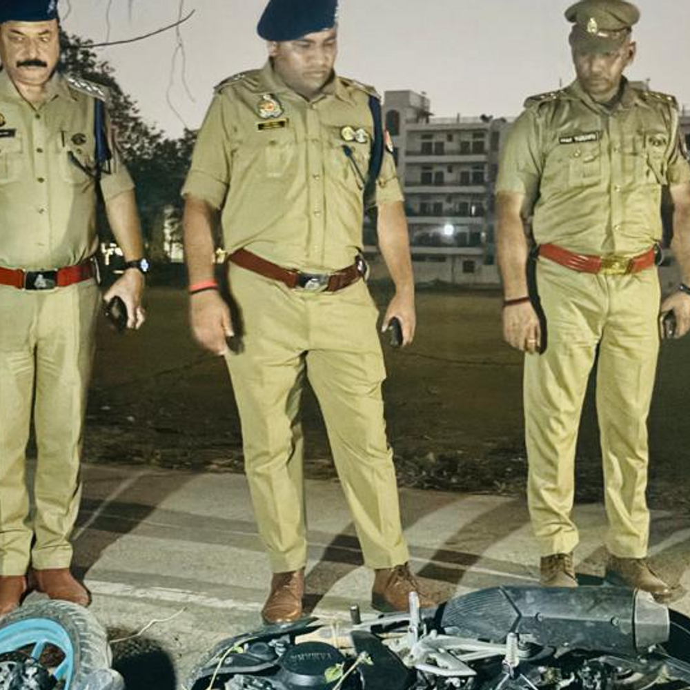 वाराणसी में पुलिस ने मुठभेड़ में बदमाश को मारी गोली:लूट-चोरी में शामिल आरोपी पर 18 मुकदमे, बाइक-तमंचा बरामद